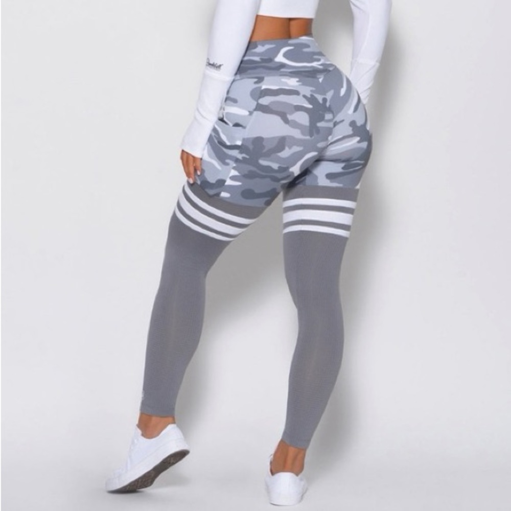 Camo Bombshell Leggings - small